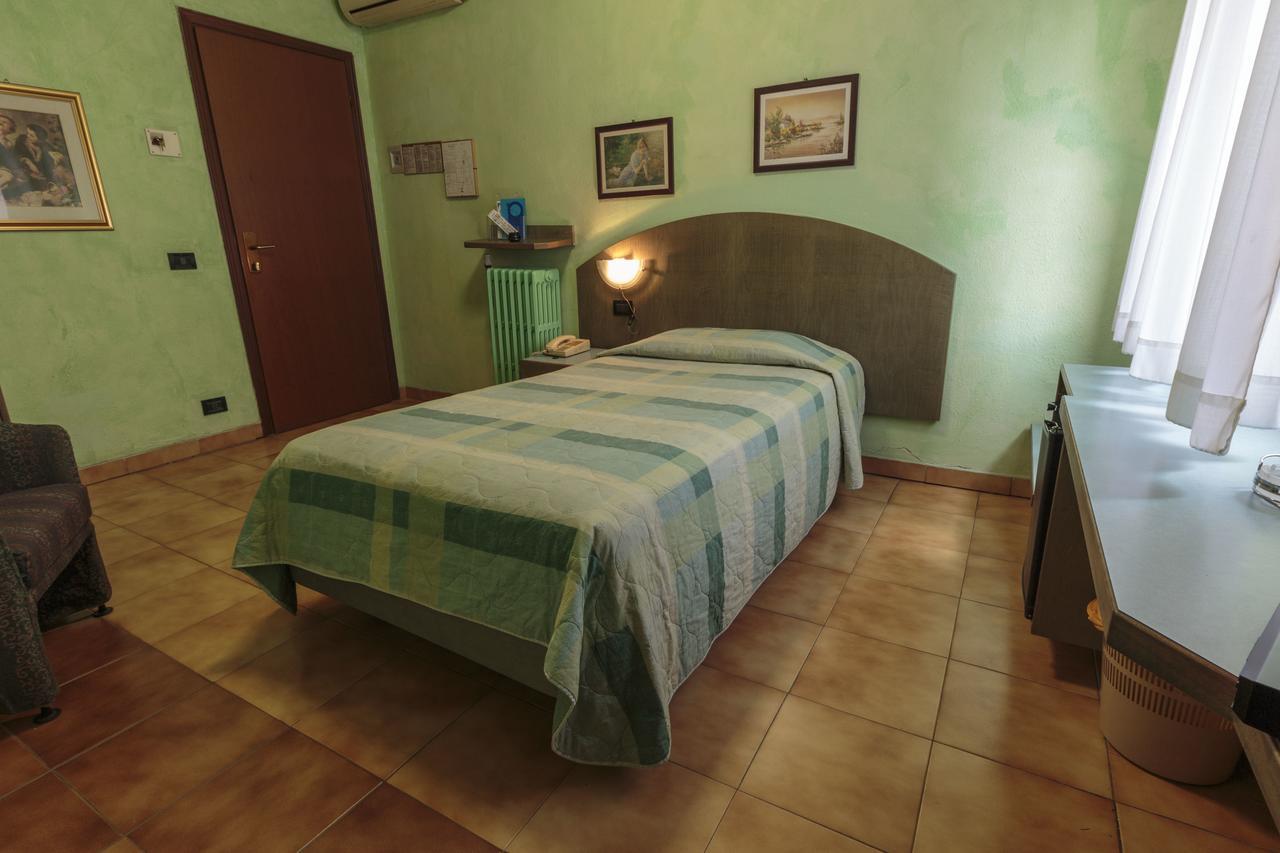 Hotel Il Telegrafo Melegnano Extérieur photo